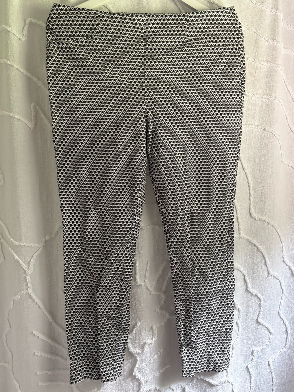 Chico’s So Slimming Pull-On Ankle Pants Size 1.5 Black White Geometric Stretch